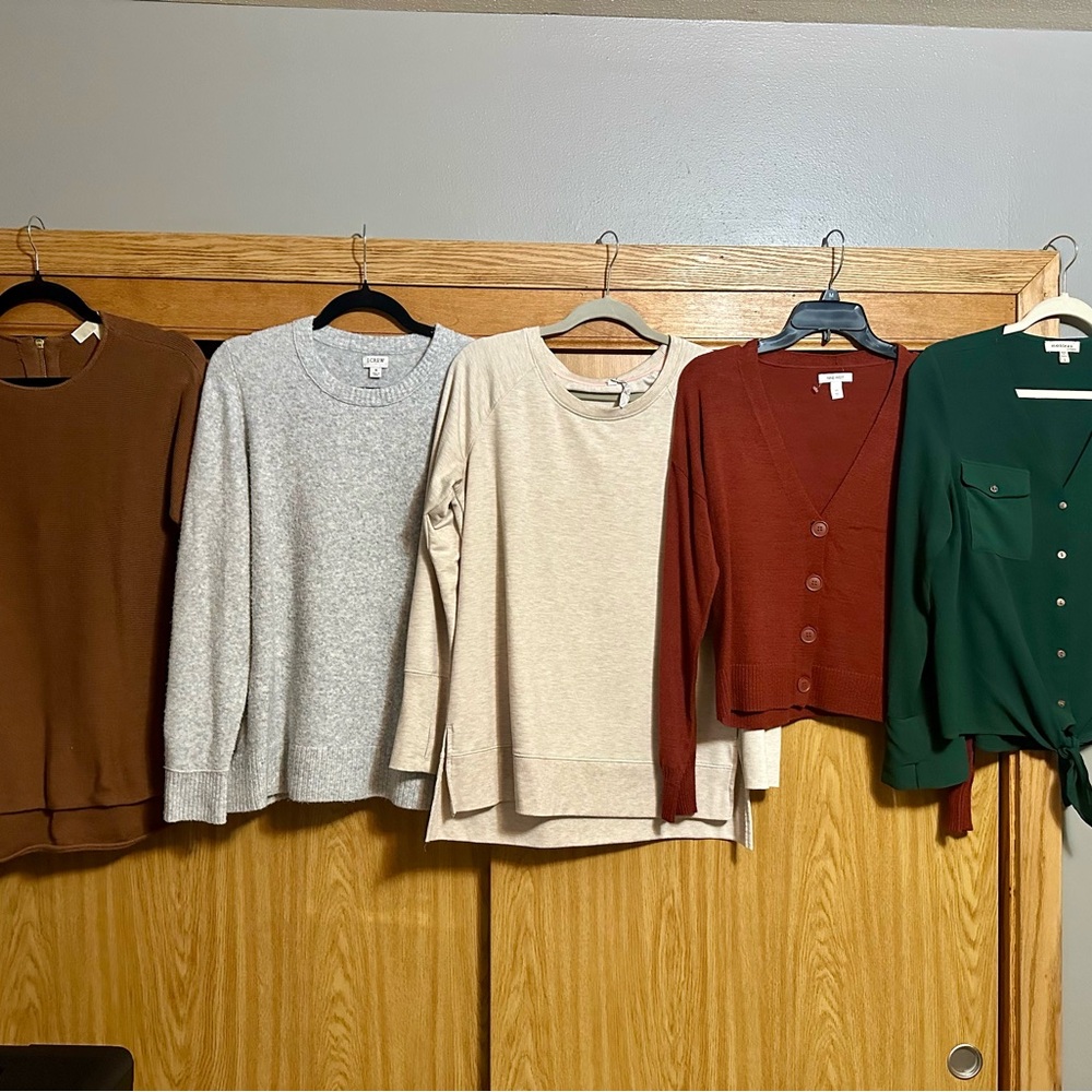 Women's Sweater & Top lot - many name brand !!